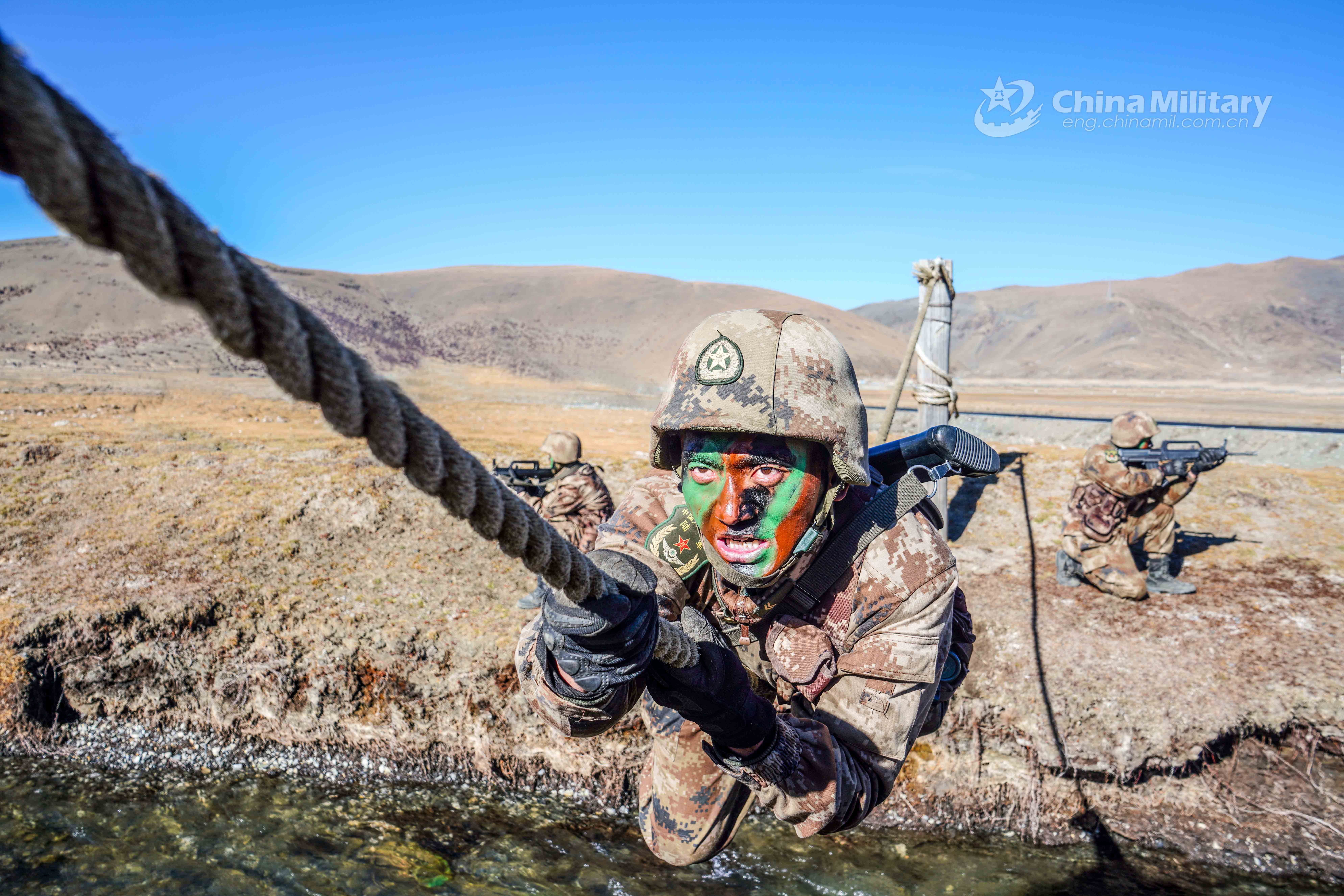 Soldiers of Xinjiang Military Command cross one-rope bridge