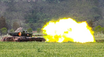 MBT fires main gun in live-fire exercise