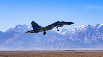Fighter jet speeds up in flight training
