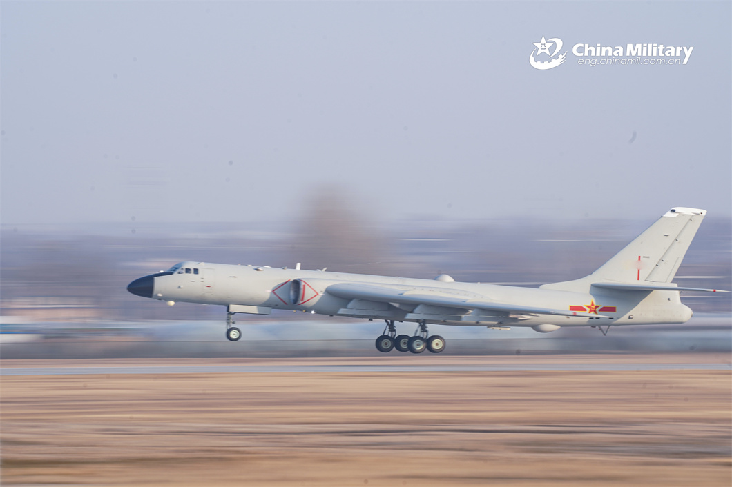 杨田星宇-空军航空兵某团突防突击训练 (-FZ10026960819 - 副本.jpg