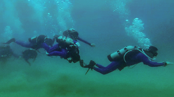 Soldiers practice waterborne infiltration skills