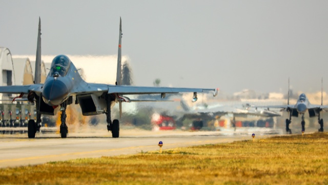 Fighter jets taxi in speed before takeoff