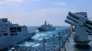 Multi-type naval vessels conduct training in South China Sea