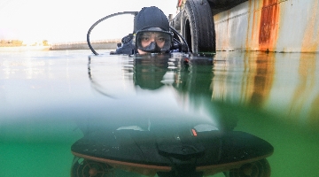 Naval frogmen in underwater training