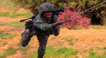 Soldiers cross one-rope bridge 