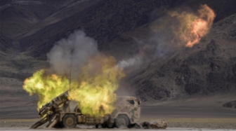 Howitzer spits fire on plateau