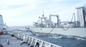 Warships conduct replenishment-at-sea training