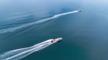 Assault boats sail rapidly in driving training