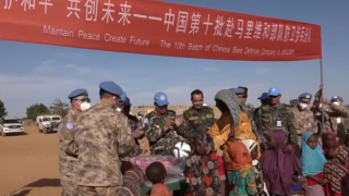 Chinese peacekeepers provide humanitarian support to local people