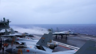 Pilots fulfill first-one-hundred-landing training on aircraft carrier within shorter period