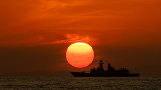 Sunset, Sea and Sailors