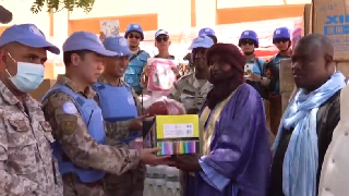 10th Chinese medical peacekeepers provide medical service, supplies to local school in Mali