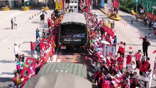 Citizens see off disaster-relief PAP troops