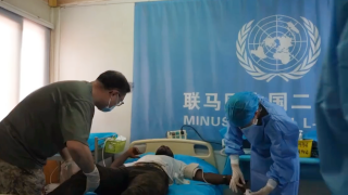 Chinese peacekeeping medical contingent provides emergency treatment to injured UN personnel 