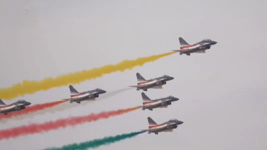 PLAAF aerobatic team performs in World Defense Show