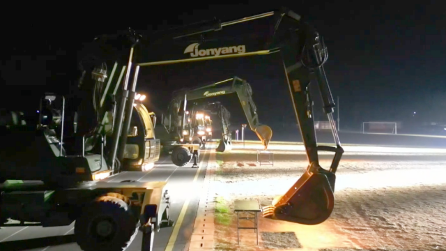 PAP soldiers conduct nighttime operation training of construction machinery