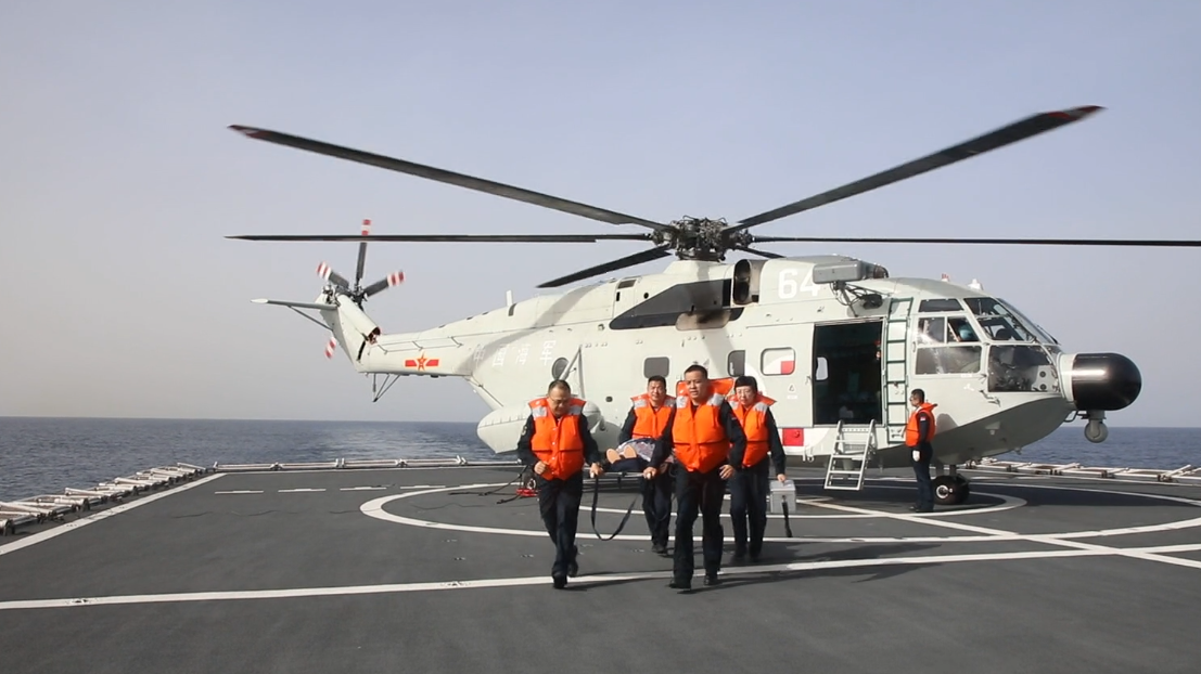 Chinese naval hospital ship Peace Ark conducts air rescue training