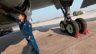 Daily Life of Chinese PLA Air Force's Ground Crew