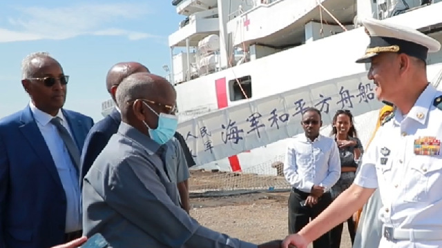 Djiboutian Prime Minister boards Chinese naval hospital ship for visit