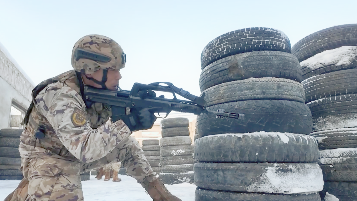 Chinese armed police soldiers hone combat skills in winter