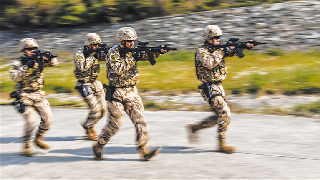 Chinese Armed Police Force soldiers enhance emergency response capability