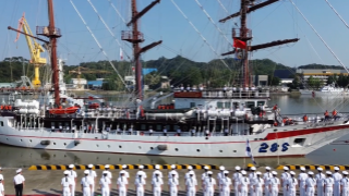 Vietnamese Navy's sailing vessel Le Quy Don visits Guangzhou