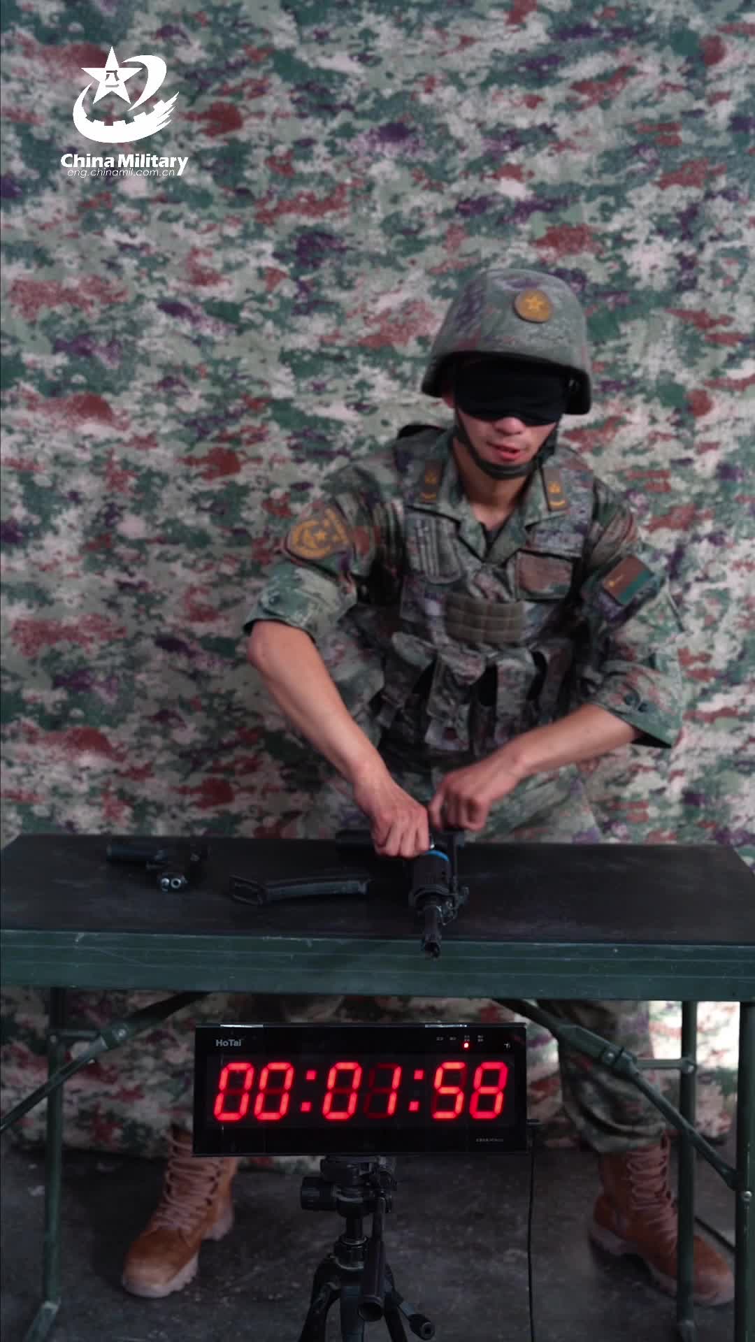 Blindfolded Soldier Reassembles Rifle within 24.79s - China