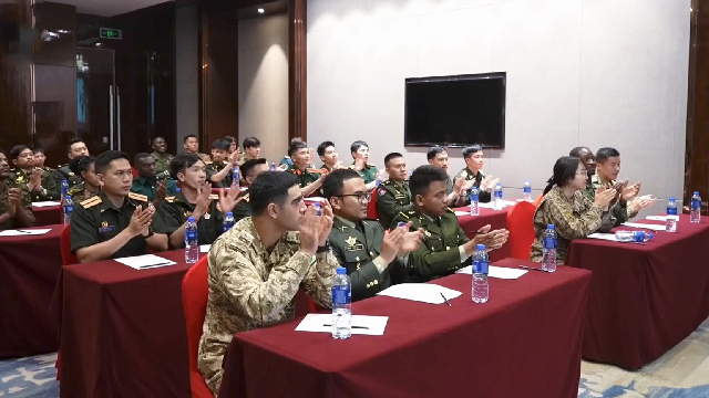 PLA Army Engineering University organizes visits for foreign military cadets