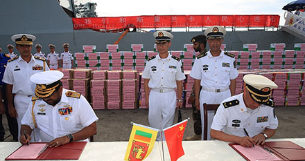Three Chinese ships arrives to island with relief goods