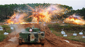 Armored regiment conducts live-fire training