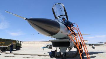 J-10 fighter jets execute live-fire training exercise