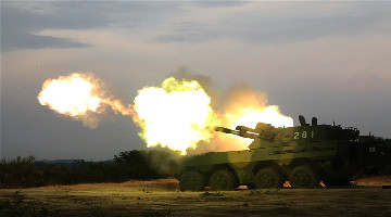 Self-propelled howitzers in live-fire training