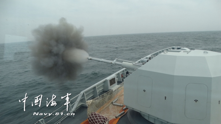 The guided-missile frigate Zhuzhou (Hull Number 594) attached to the East China Sea Fleet under the Chinese PLA Navy fires its main gun at simulated targets during a realistic training exercise at an undisclosed sea area in the East China Sea in mid-October, 2016. (Navy.81.cn/ Wu Shangrui, Xu Weifeng) The guided-missile frigate Zhuzhou (Hull Number 594) attached to the East China Sea Fleet under the Chinese PLA Navy fires its main gun at simulated targets during a realistic training exercise at an undisclosed sea area in the East China Sea in mid-October, 2016. (Navy.81.cn/ Wu Shangrui, Xu Weifeng)