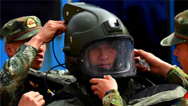 Bomb disposal drill held in SW China's Kunming