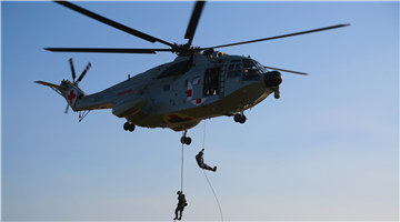 Soldiers participate in fast-roping operation