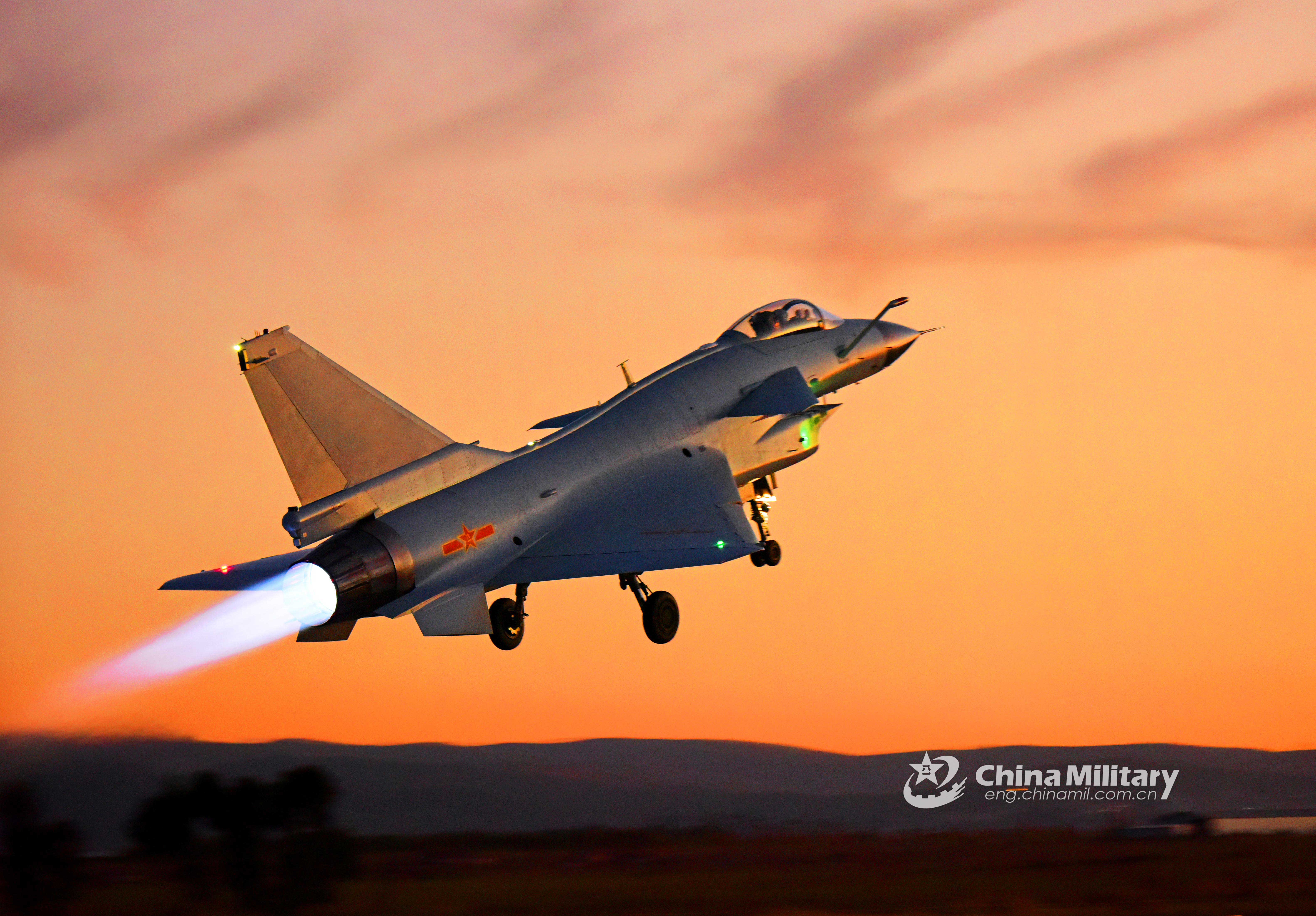 J-10 fighter jets take off for night training - China Military