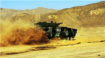 Self-propelled howitzer rumbles to traverse obstacles