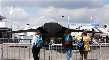 People visit full-size model of New Generation Fighter in Paris