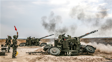 Soldiers fire anti-aircraft guns in Xinjiang during training