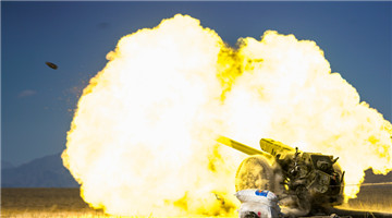 Howitzer blast in field training