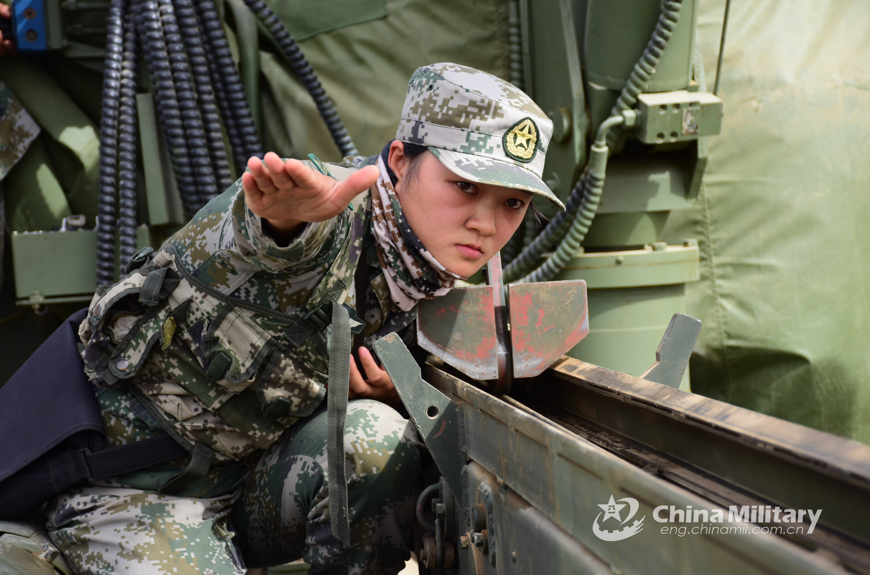 Soldiers the army in female Army authorizes