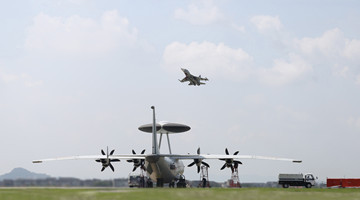 Naval aviation troops conduct coordination flight training