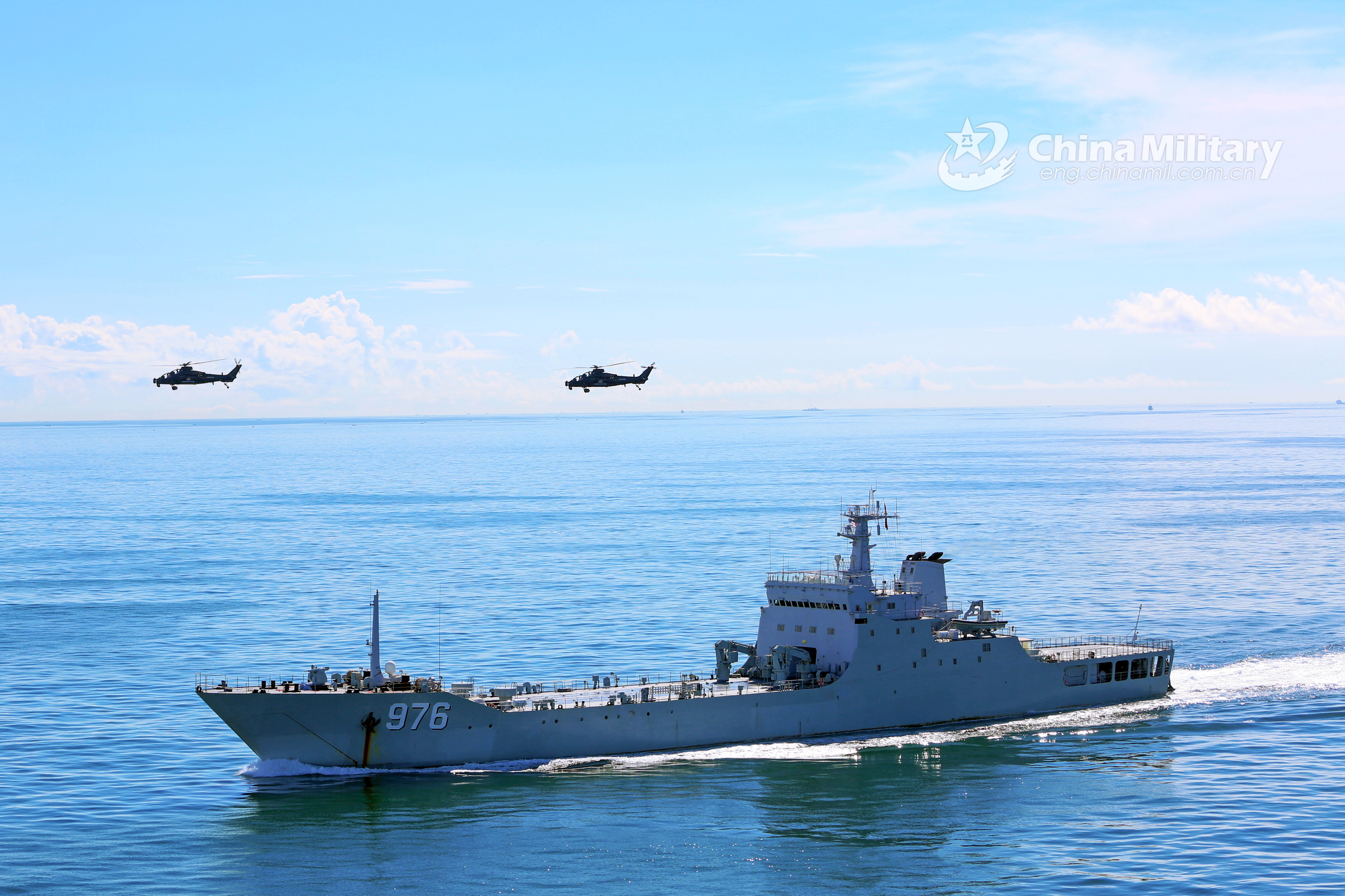 Army helicopters coordinate with naval landing ships in joint training -  China Military