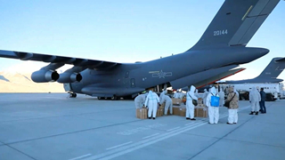 Over 100,000 sets of new winter outfits delivered to plateau troops by Y-20
