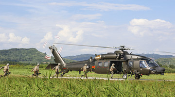 Army soldiers participate in fast-rope training