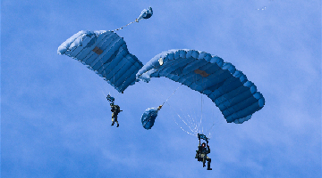 Airmen conduct parachuting training