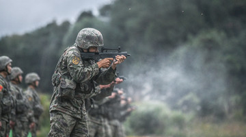 Soldiers conduct firing exercise in real-combat training