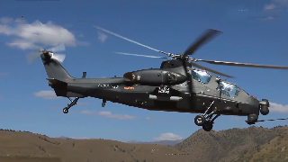 Helicopter formations train in plateau area