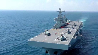 Amphibious assault ship conducts training in South China Sea