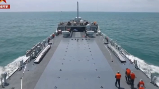 Naval ships hold landing training in South China Sea
